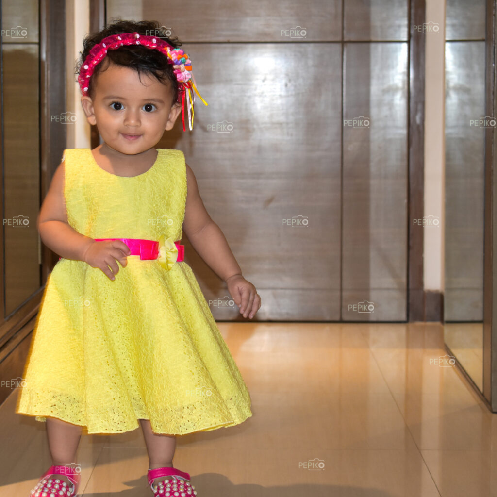 
									Little girl posing in yellow dress