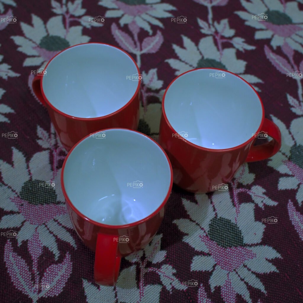 
									Picture of three red mugs / tea cups