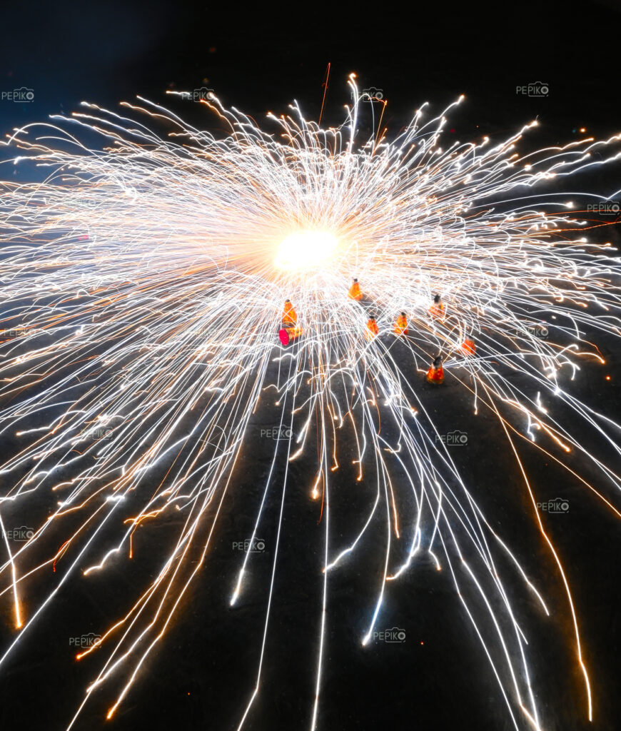 Gorgeous picture of crackers exploding