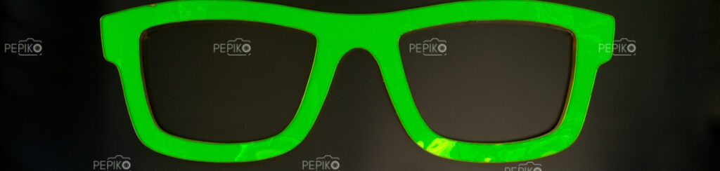 
									Green colour hording for sun glasses or goggles