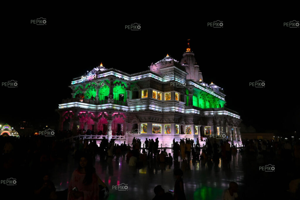 
									Night view of Prem mandir in Mathura Vrindavan